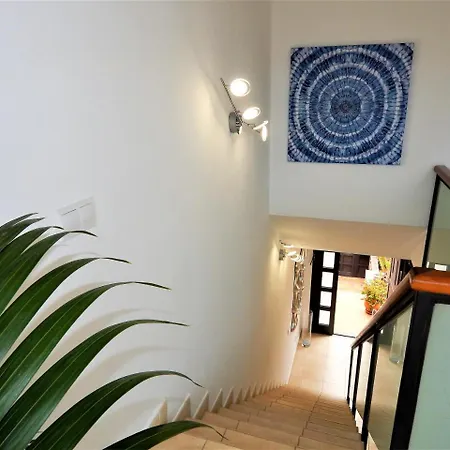 Vakantiehuis Modern Close To The Sea