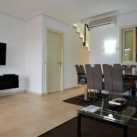 Vakantiehuis Modern Close To The Sea *