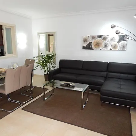 Vakantiehuis Modern Close To The Sea