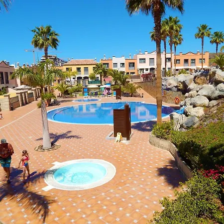 Vakantiehuis Modern Close To The Sea